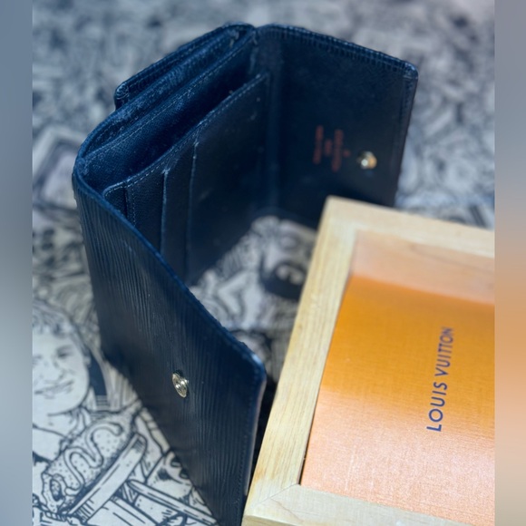 LOUIS VUITTON EPI WALLET - Picture 11 of 14